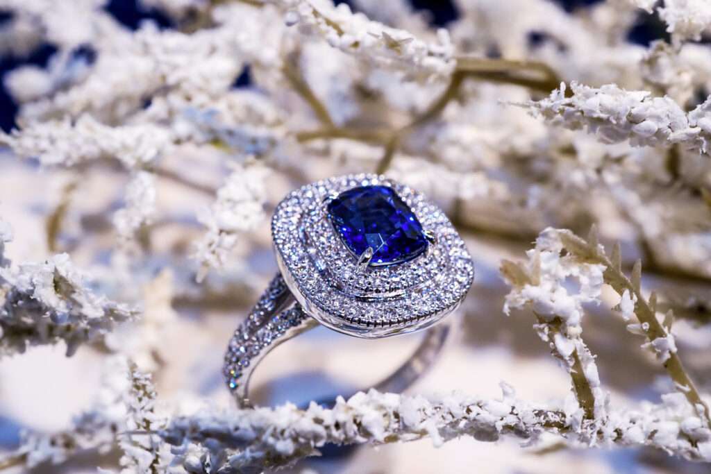 Blue Sapphire Diamond Ring - Engagement Ring Guide
