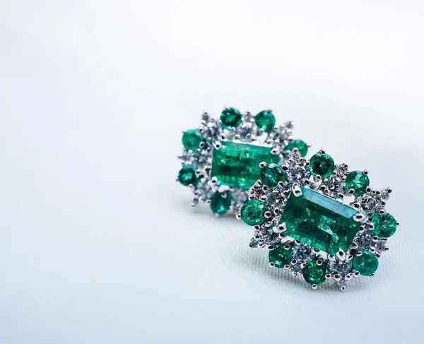 Classic Emerald Flower Stud Earrings 2