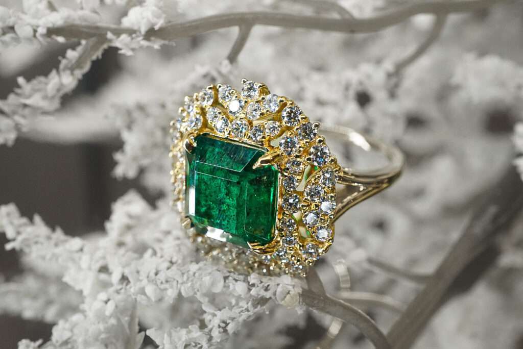 Emerald Diamond Ring - Engagement Ring Guide