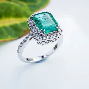 Majestic Emerald Ring