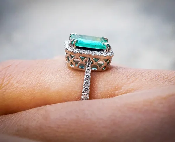 Majestic Emerald Ring 4