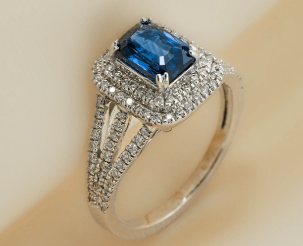 Azure Elegance Split Band Sapphire Ring (2)