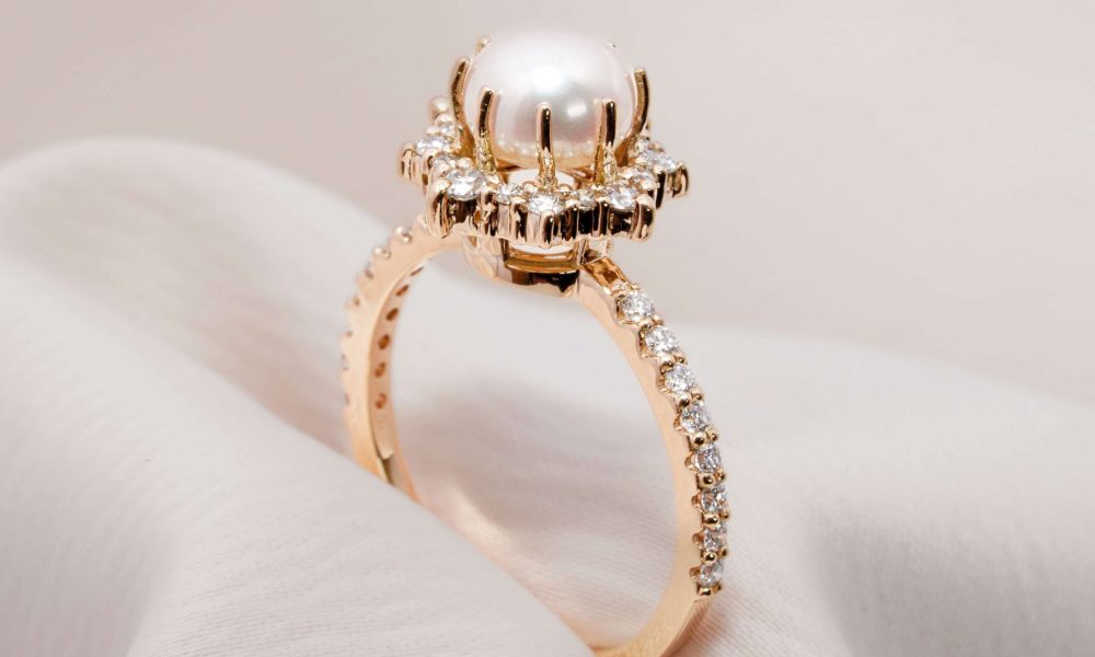 Engagement Rings - A Captivating Pearl Diamond Engagement Ring