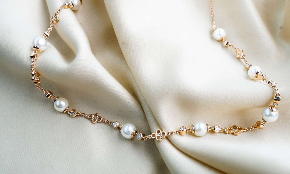 Gemstones - A Beautiful Pearl Diamond Bracelet