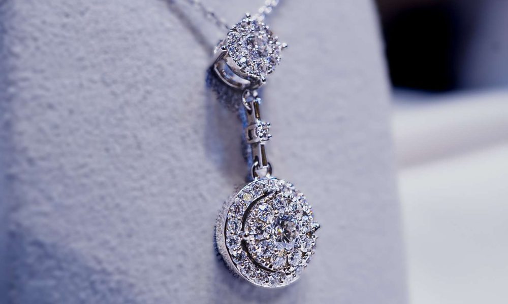 Necklaces and Pendants - A Spectacular Diamond Necklace and Pendant