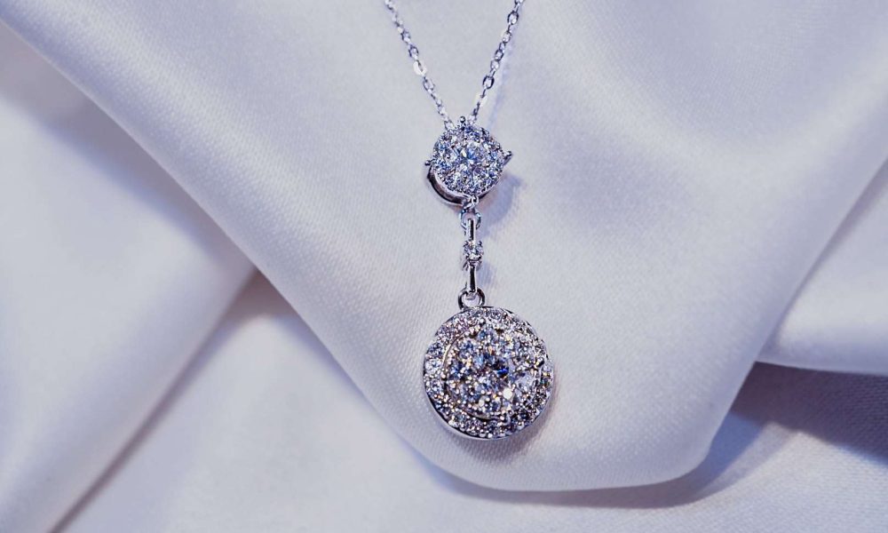 Platinum Jewelry - A Captivating Diamond Pendant
