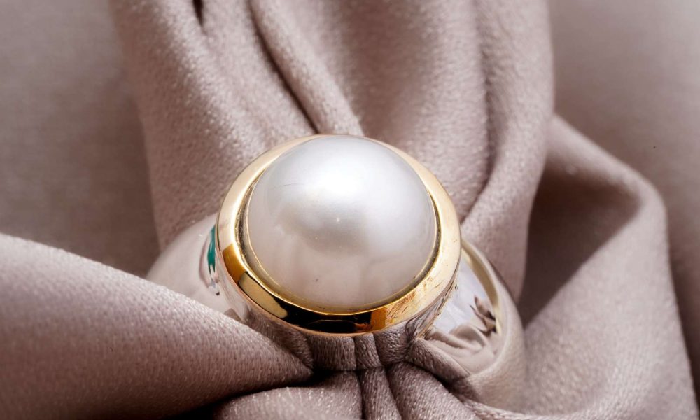 Violet Diamonds - A Brilliant Pearl Ring